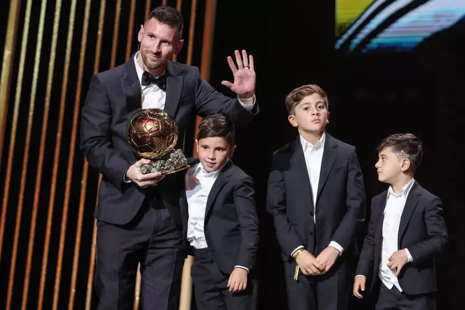 足球／球王梅西第八度奪2023年金球獎　足壇史上第一人！