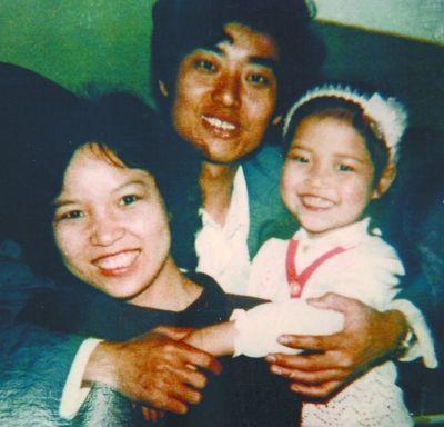 童年時期的李娜與父母親。