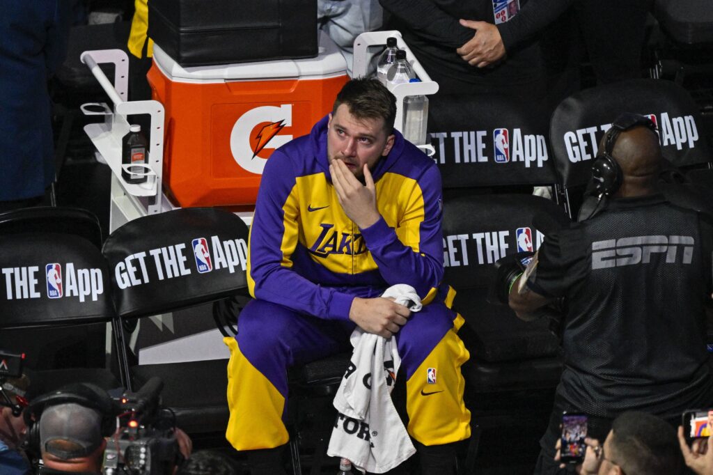NBA/唐西奇紅了眼眶 回達拉斯轟45分 率湖人「回報」獨行俠