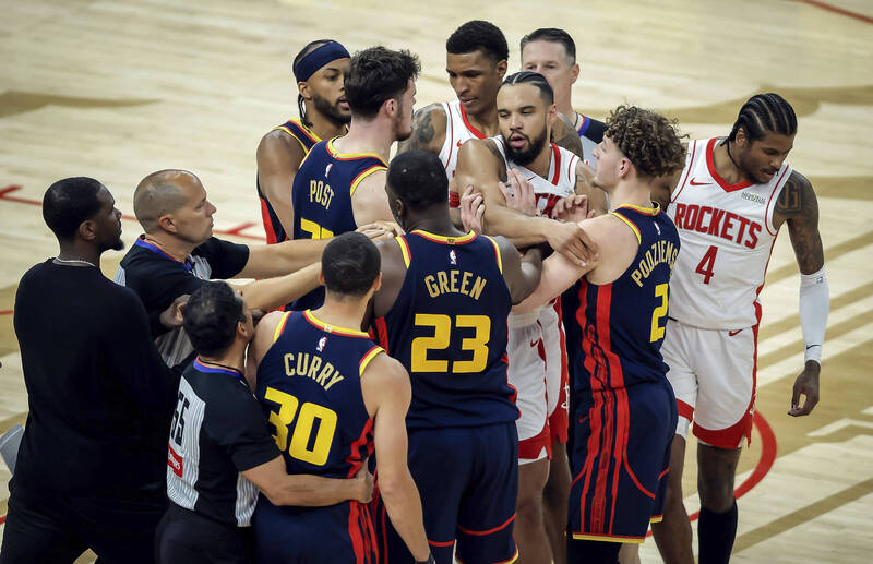 NBA／勇士火箭爆3次衝突 柯瑞與格林皆吞技術犯規
