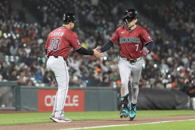 MLB／響尾蛇台美混血「卡仔」單場雙響炮　一棒登頂大聯盟