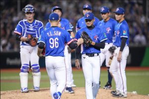 WBC台灣隊熱身賽5比3擊敗富邦悍將！張育成首轟、王建民撞臉金希澈掀熱議 龍仔傷勢最新狀況曝光