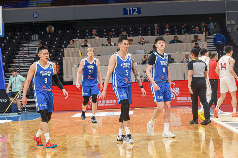 世界盃男籃資格賽》中華隊三節領先仍遭中國逆轉！陳盈駿26分難救主 93：100吞敗