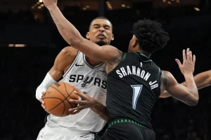 NBA／Wembanyama遭驅逐！Edwards飆36分率灰狼逆轉馬刺，系列賽扳成2：2